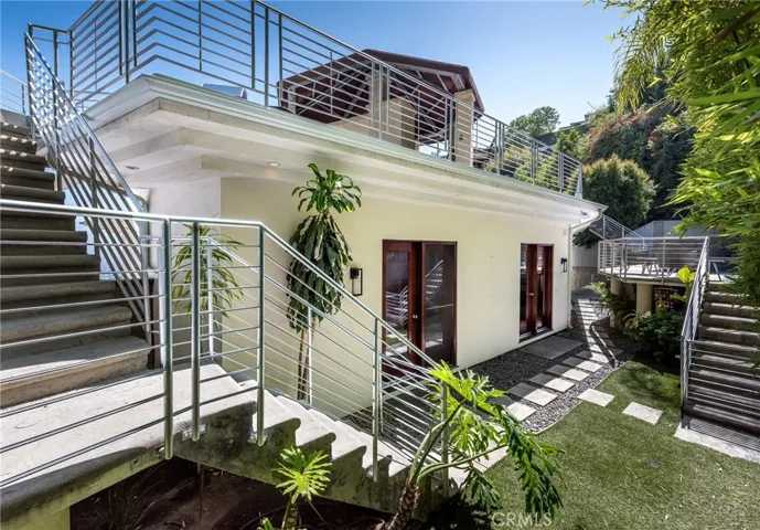 8835 Evanview Drive, Los Angeles, California 90069
