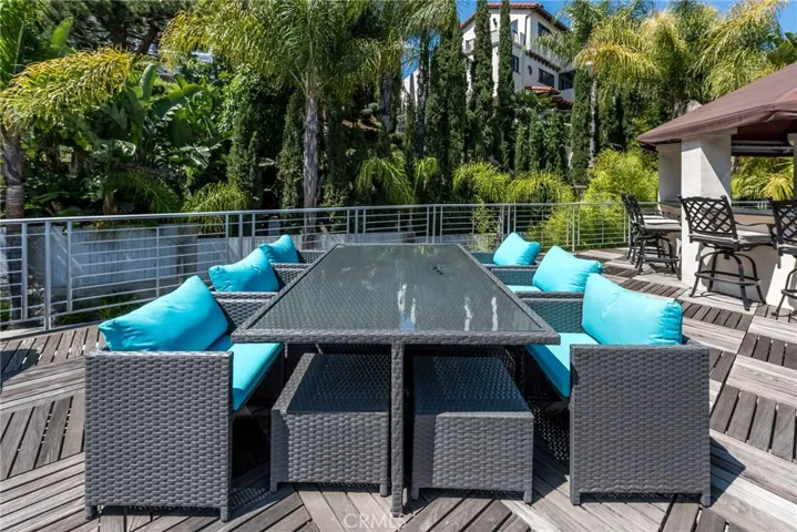 8835 Evanview Drive, Los Angeles, California 90069