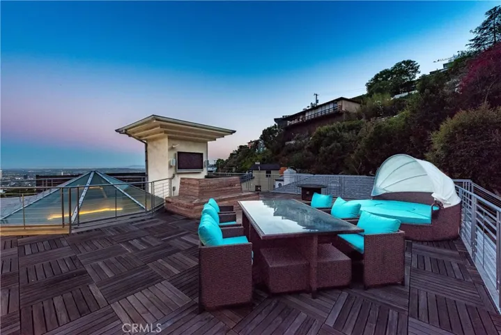 8835 Evanview Drive, Los Angeles, California 90069