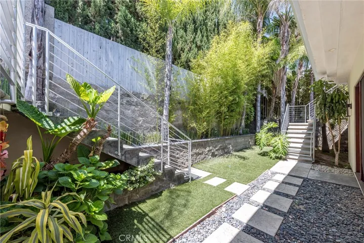 8835 Evanview Drive, Los Angeles, California 90069