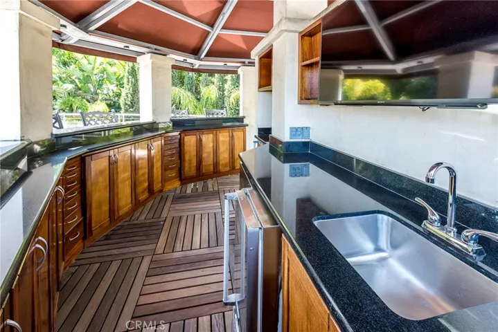 8835 Evanview Drive, Los Angeles, California 90069