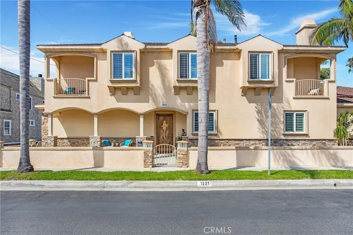 1221 Pine Street, Huntington Beach, California 92648