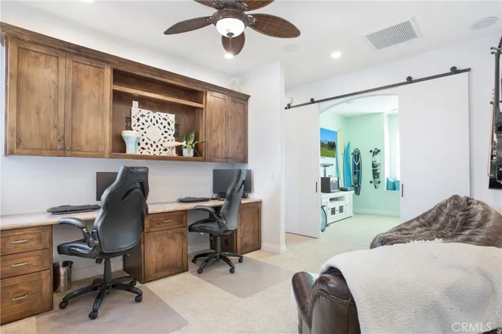 Tech center with space for 2!