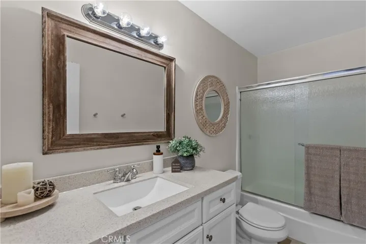 24430 Nicklaus Drive Unit L2, Valencia, California 91355