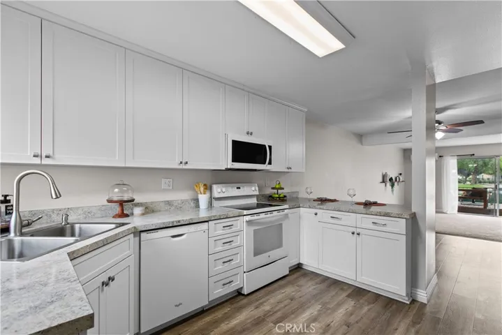 24430 Nicklaus Drive Unit L2, Valencia, California 91355