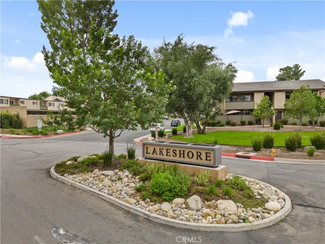 24430 Nicklaus Drive Unit L2, Valencia, California 91355