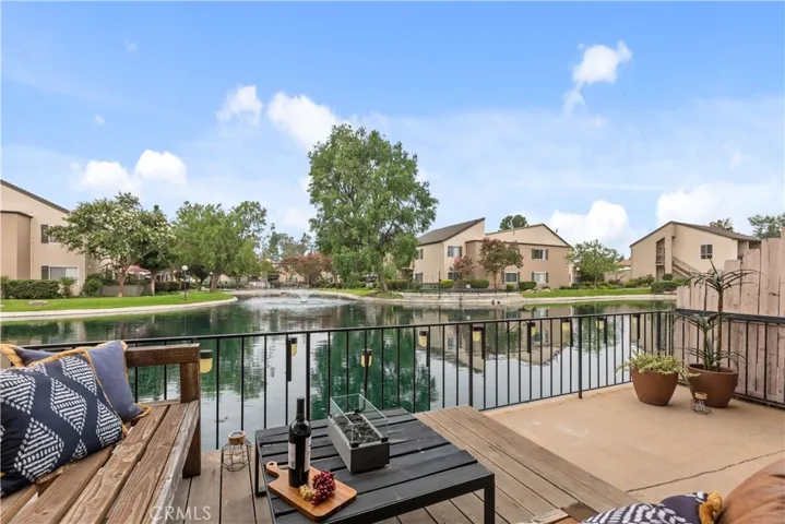 24430 Nicklaus Drive Unit L2, Valencia, California 91355