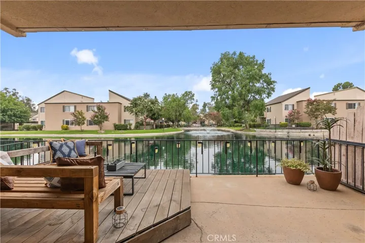 24430 Nicklaus Drive Unit L2, Valencia, California 91355