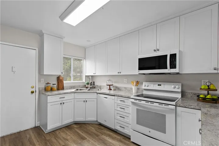 24430 Nicklaus Drive Unit L2, Valencia, California 91355
