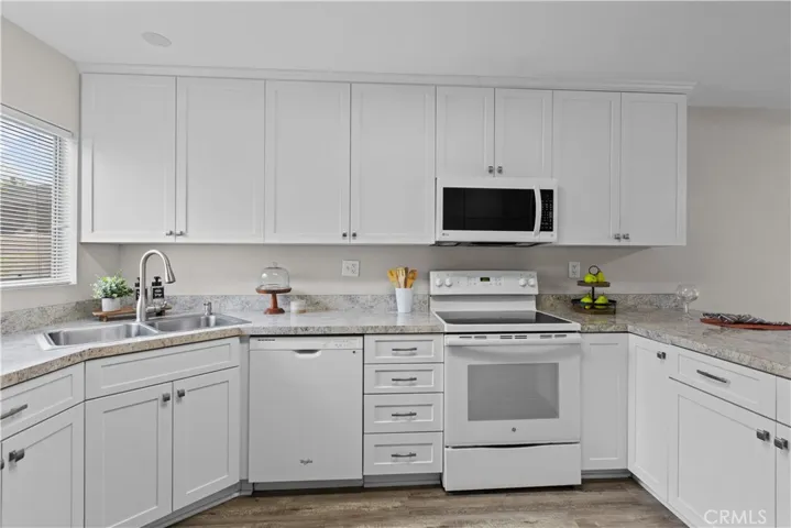 24430 Nicklaus Drive Unit L2, Valencia, California 91355