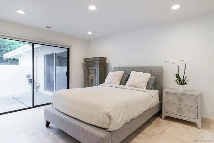 7274 Via Capri, La Jolla, California 92037