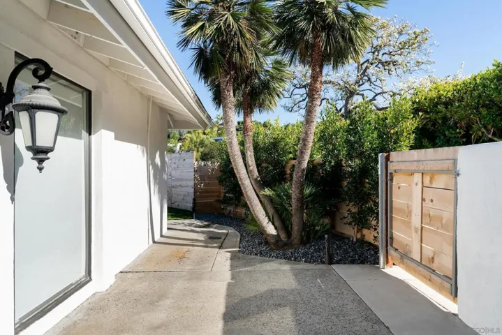 7274 Via Capri, La Jolla, California 92037