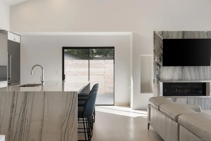 7274 Via Capri, La Jolla, California 92037