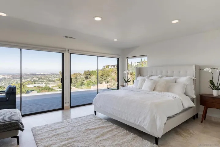 7274 Via Capri, La Jolla, California 92037