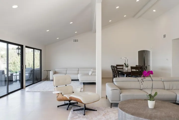 7274 Via Capri, La Jolla, California 92037