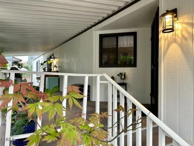 Front Stairway Entrance-2