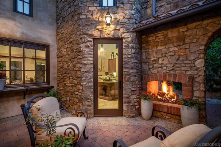 7059 Calle Portone, Rancho Santa Fe, California 92091