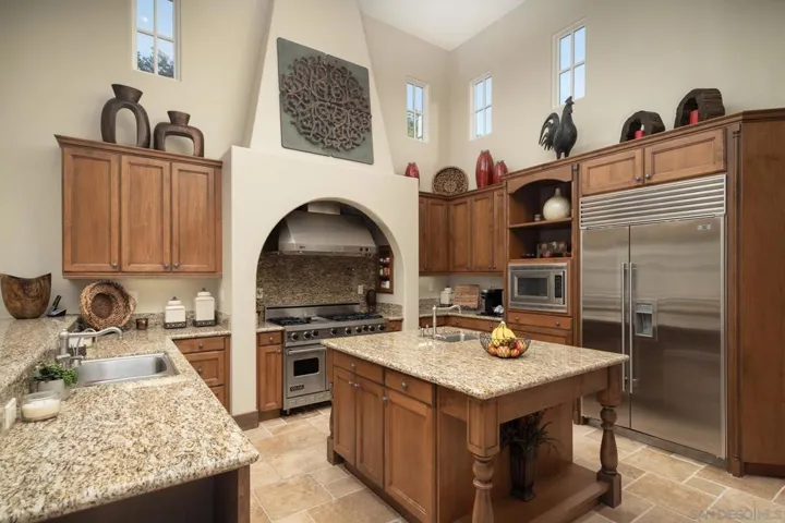 7059 Calle Portone, Rancho Santa Fe, California 92091