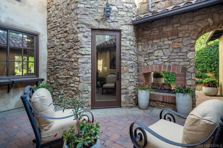 7059 Calle Portone, Rancho Santa Fe, California 92091