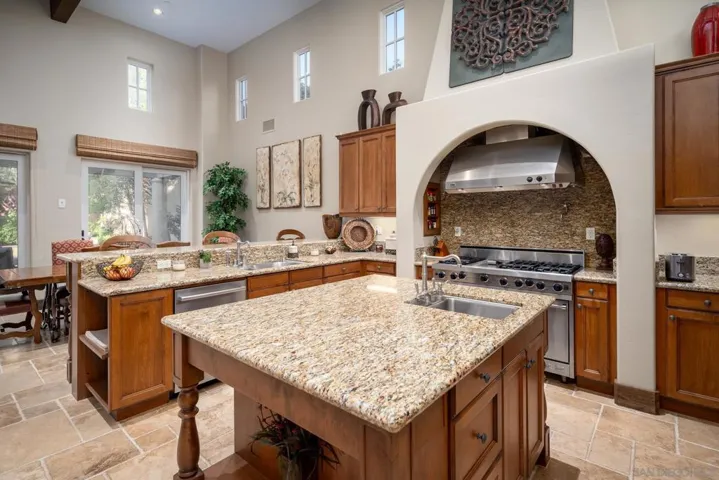 7059 Calle Portone, Rancho Santa Fe, California 92091