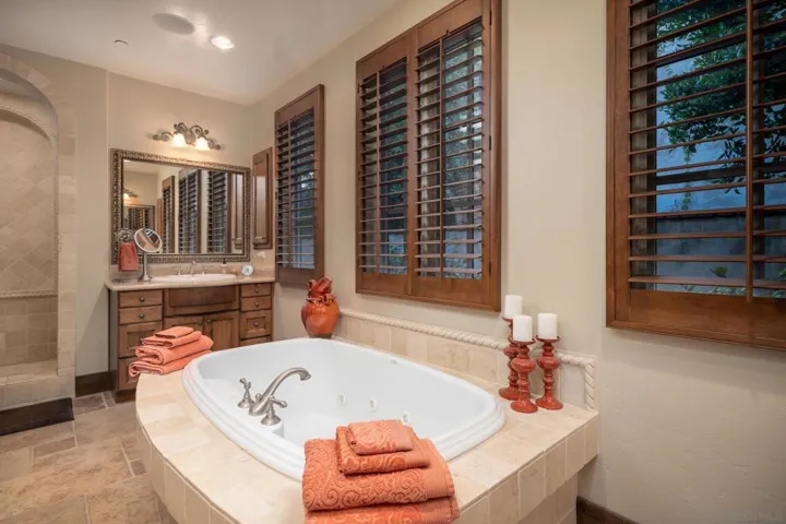 7059 Calle Portone, Rancho Santa Fe, California 92091