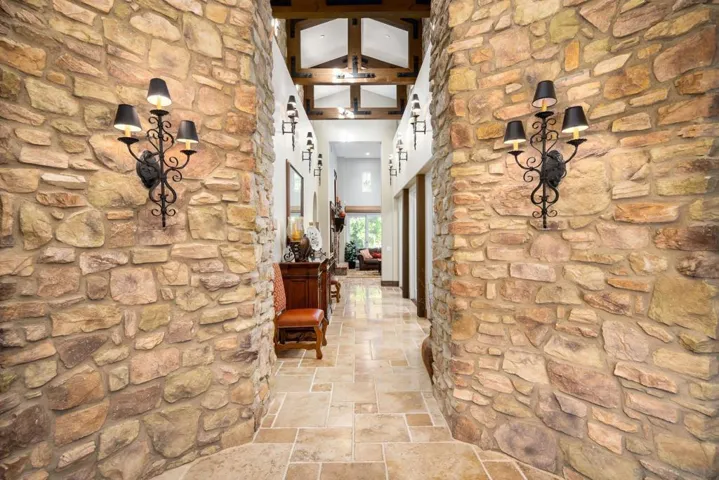 7059 Calle Portone, Rancho Santa Fe, California 92091
