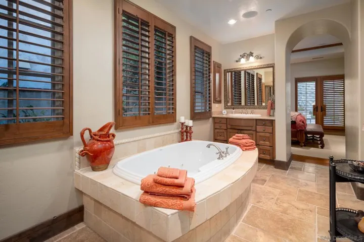 7059 Calle Portone, Rancho Santa Fe, California 92091