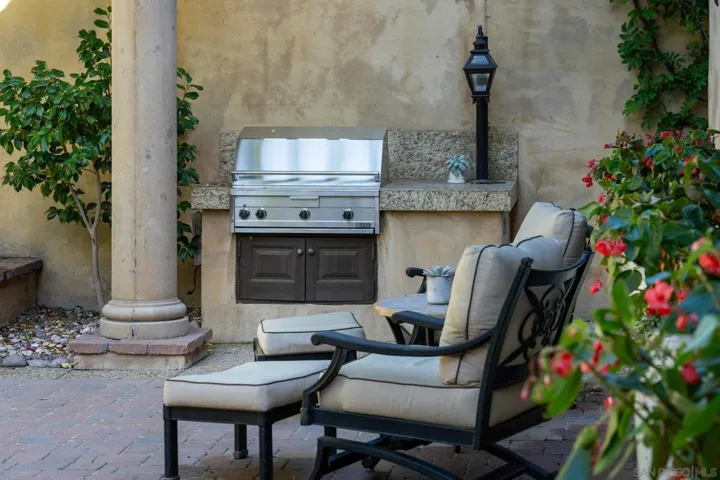 7059 Calle Portone, Rancho Santa Fe, California 92091