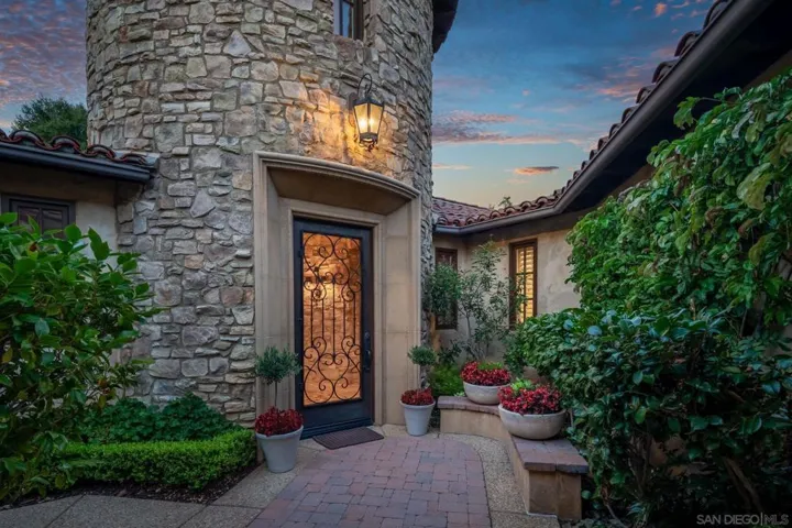 7059 Calle Portone, Rancho Santa Fe, California 92091