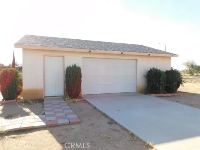 Detached garage

