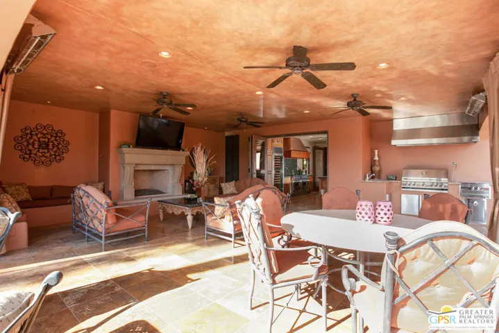 Outdoor Dining/Living
