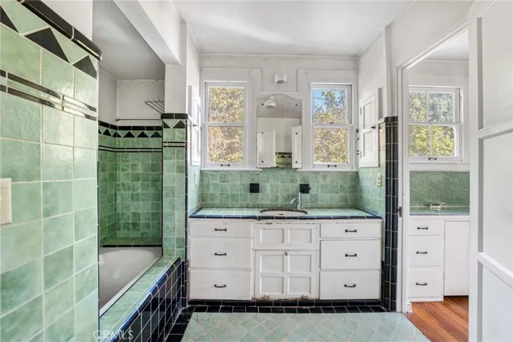 10520 Ashton Avenue, Los Angeles, California 90024