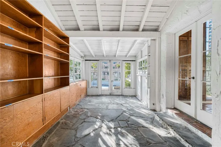 10520 Ashton Avenue, Los Angeles, California 90024