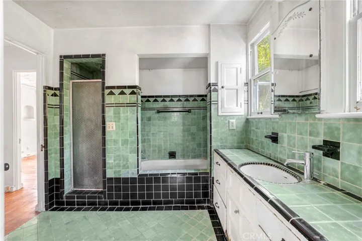10520 Ashton Avenue, Los Angeles, California 90024