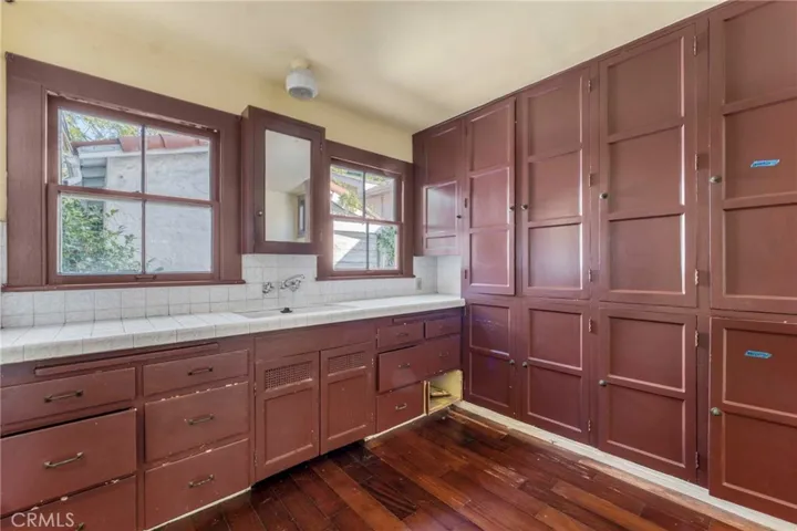 10520 Ashton Avenue, Los Angeles, California 90024