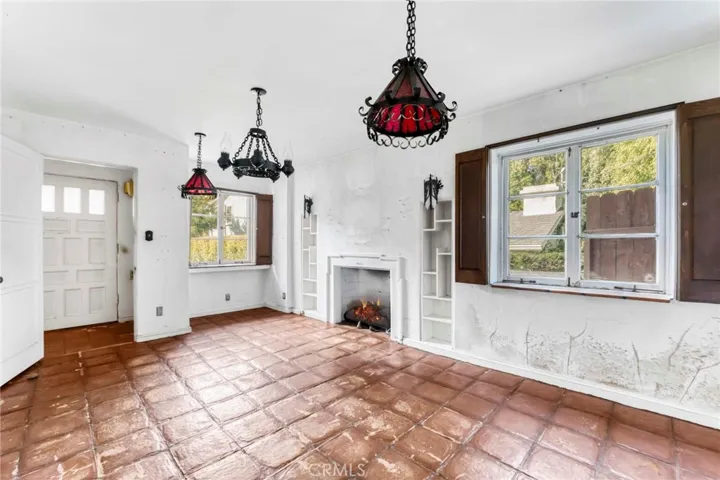 10520 Ashton Avenue, Los Angeles, California 90024
