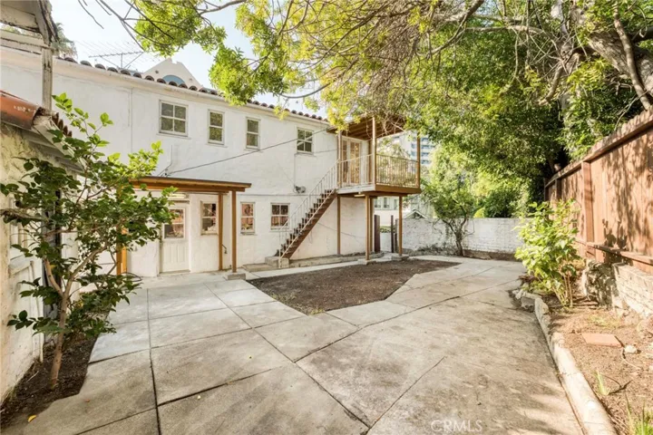 10520 Ashton Avenue, Los Angeles, California 90024