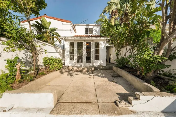 10520 Ashton Avenue, Los Angeles, California 90024