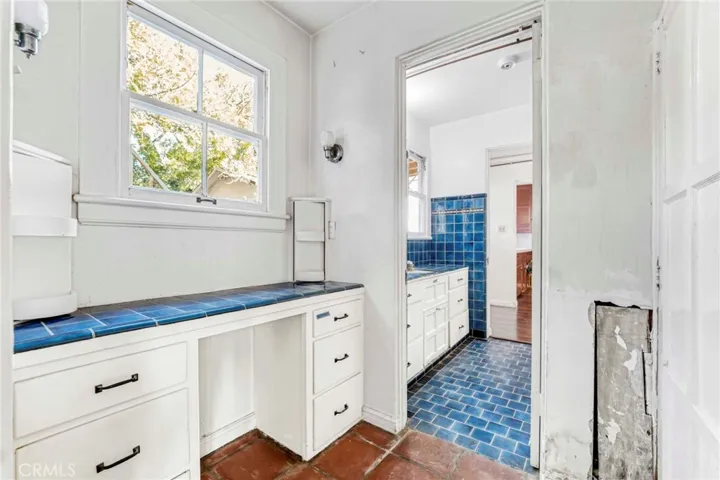 10520 Ashton Avenue, Los Angeles, California 90024