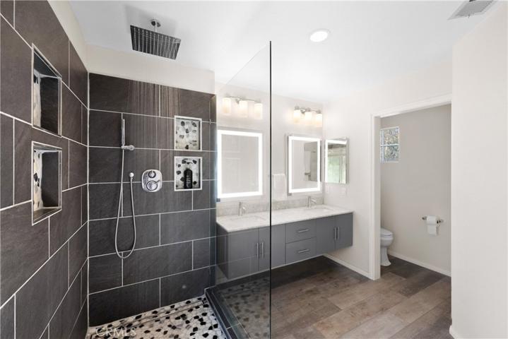 Large primary shower