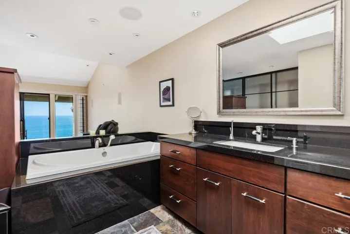 369 W I Street, Encinitas, California 92024