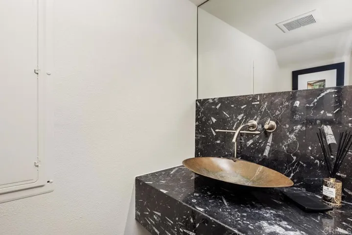 369 W I Street, Encinitas, California 92024