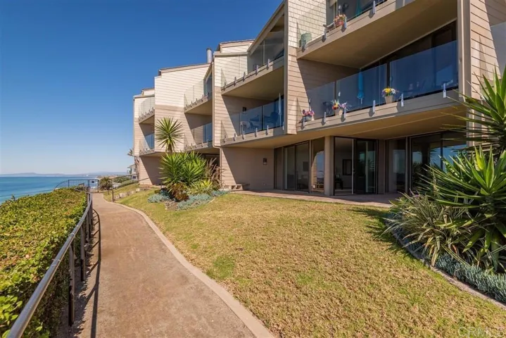 369 W I Street, Encinitas, California 92024