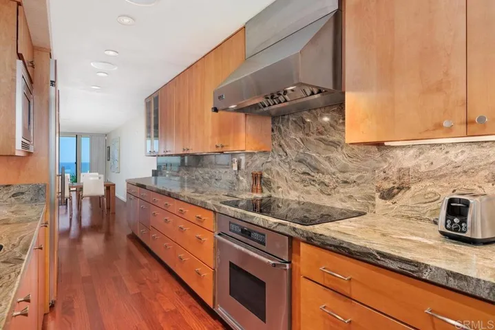 369 W I Street, Encinitas, California 92024