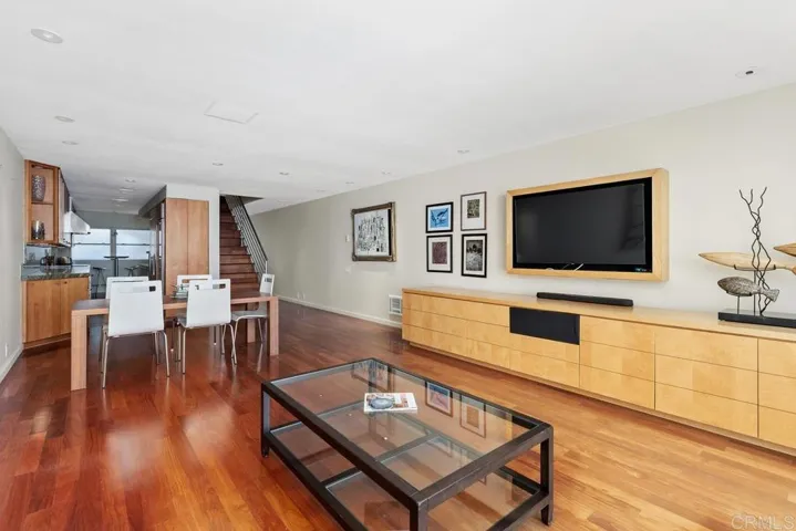 369 W I Street, Encinitas, California 92024