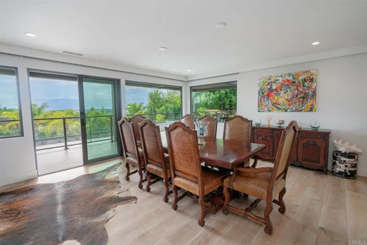 Dining Area w Westward View