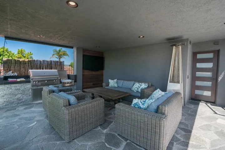 BBQ Mounted TV and​​‌​​​​‌​​‌‌​‌‌​​​‌‌​‌​‌​‌​​​‌​​ Relaxation