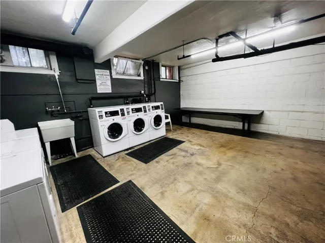 BASEMENT COMMON AREA LAUNDRY ROOM