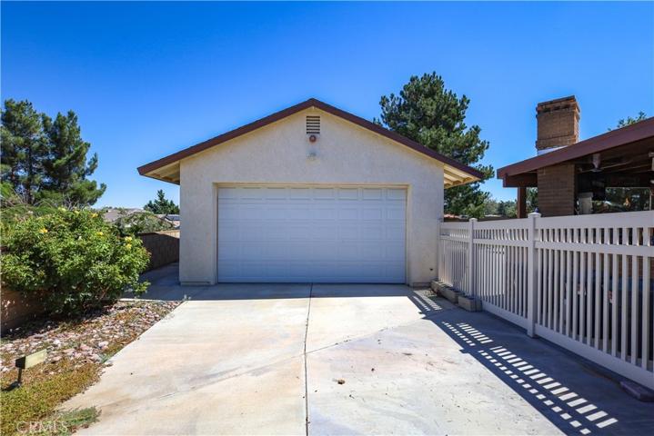 9419 Sierra Vista Road, Phelan, California 92371