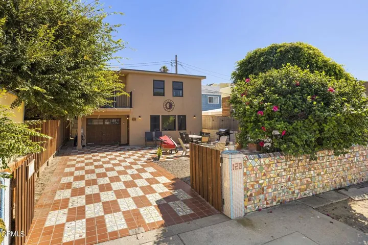 3-web-or-mls-UpmarketMedia_128Cam-143